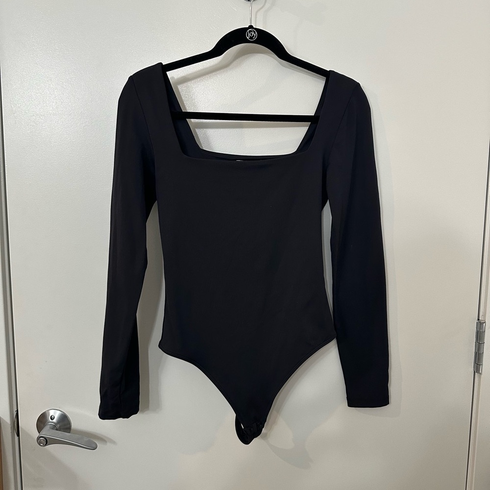 Babaton Aritzia Contour Bodysuit